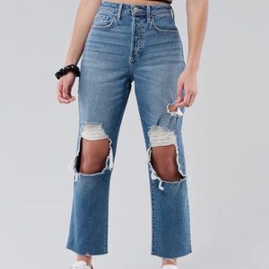 Hollister Curvy Ultra High-Rise Ripped Jeans! Brand New!! 👖 🌟✨ Medium Wash